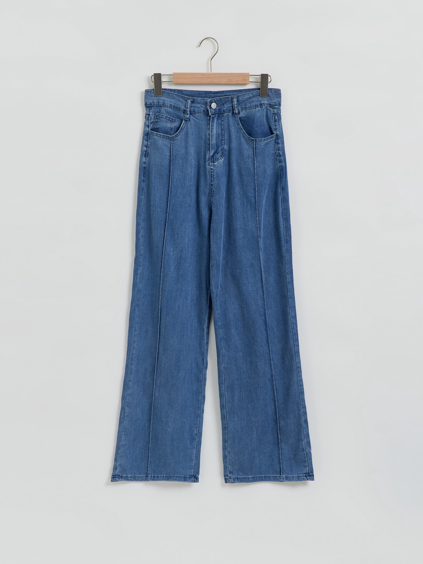 Mais Jeans Cintura alta Bloco de cores Acabamento bruto Perna Larga   Combinações jeans com jeans, Roupas recicladas, Calça jeans para perna larga