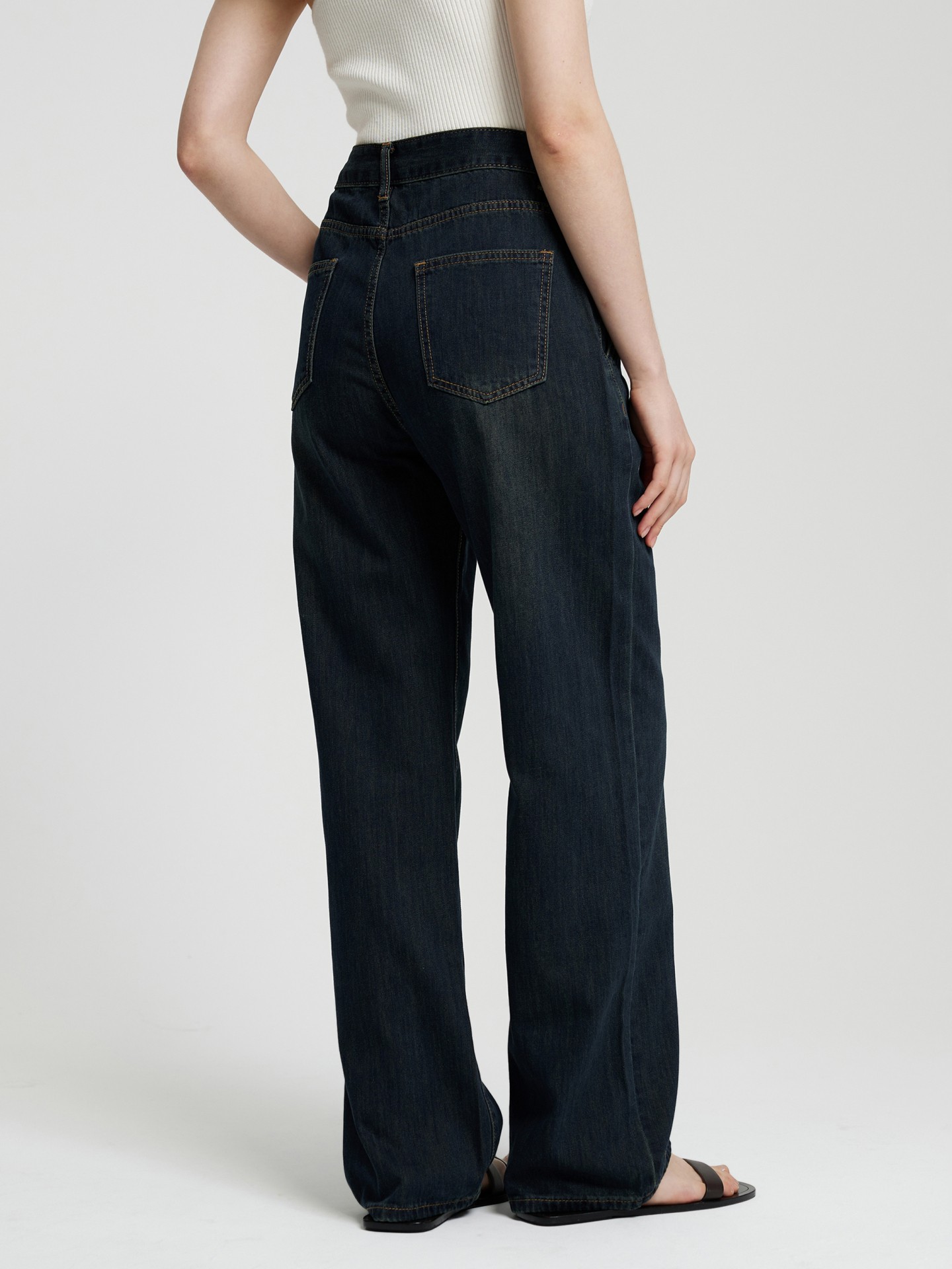 Jeans wide leg cintura alto de algodão ponto de contraste